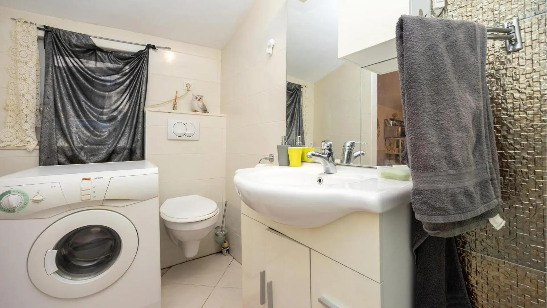 Awesome Apartment In Split With Kitchen